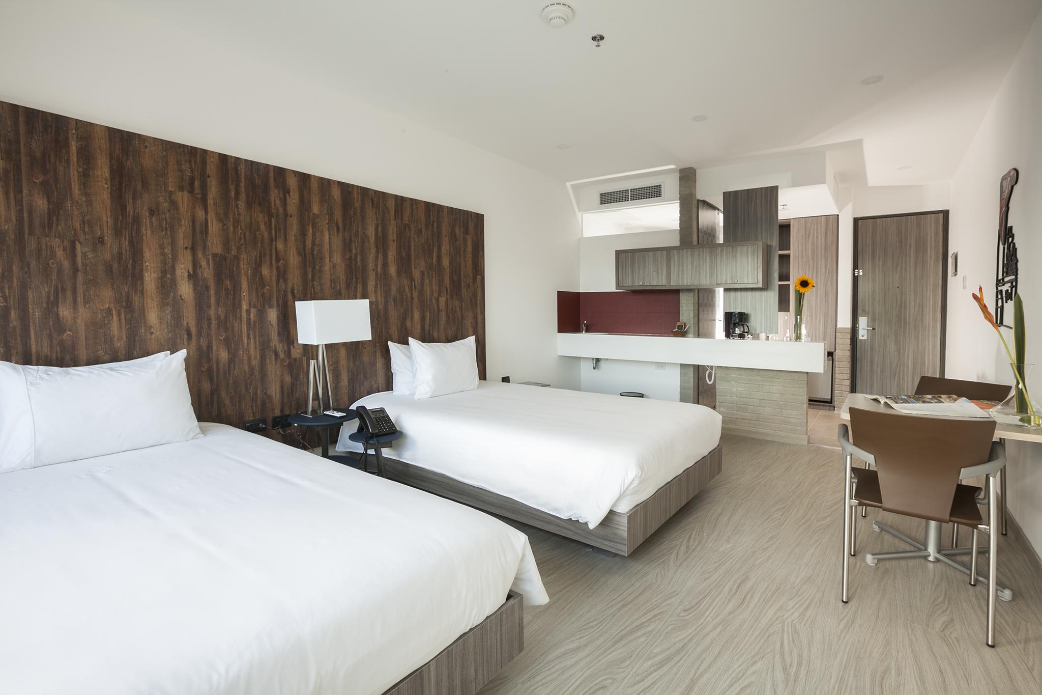 V Grand Hotel, A Member Of Radisson Individuals ميديلين المظهر الخارجي الصورة