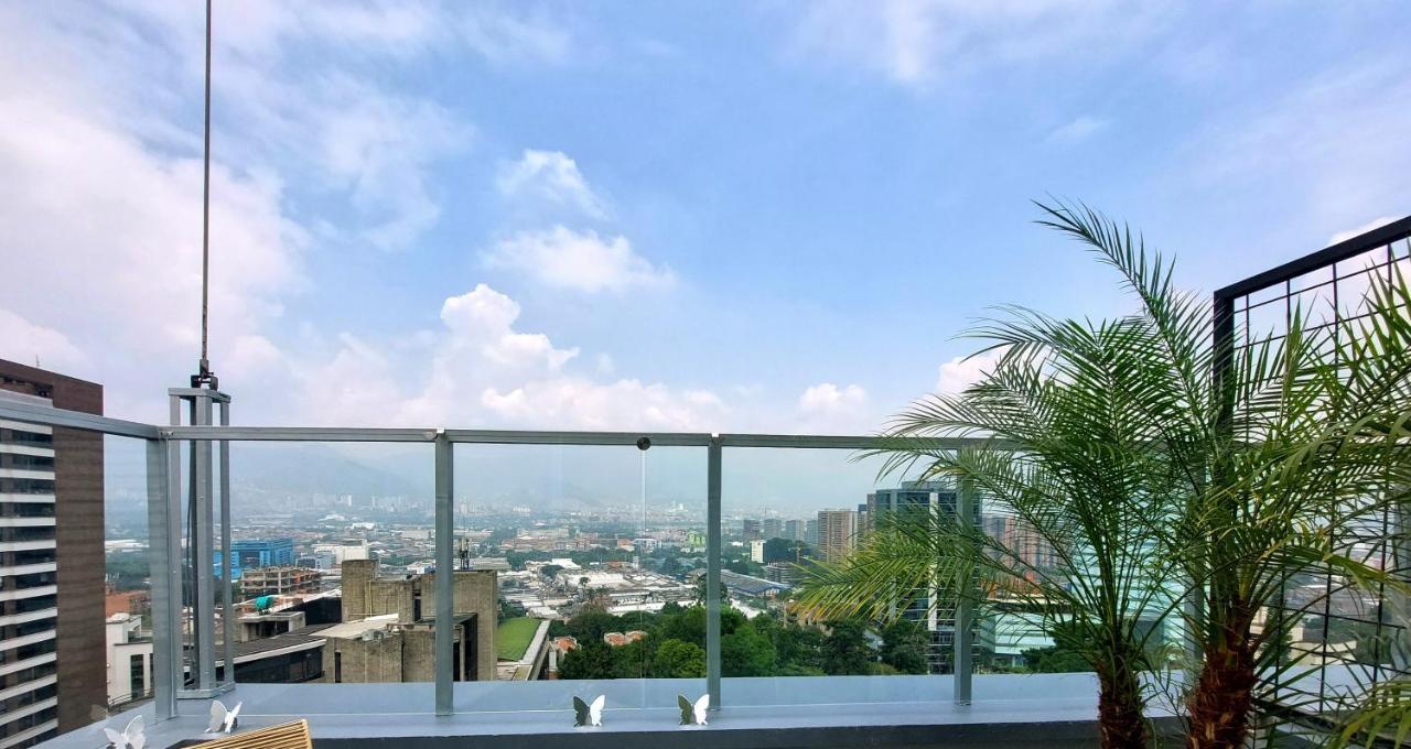 V Grand Hotel, A Member Of Radisson Individuals ميديلين المظهر الخارجي الصورة