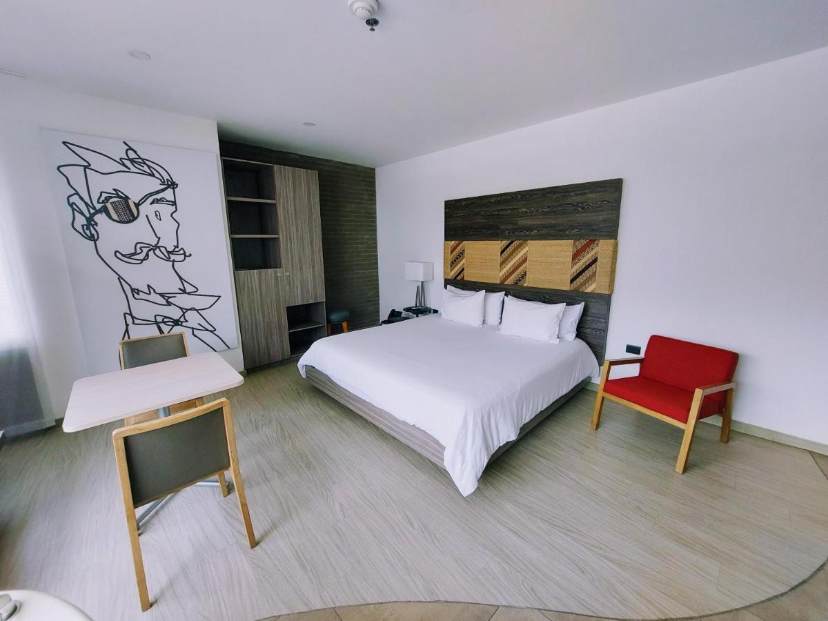 V Grand Hotel, A Member Of Radisson Individuals ميديلين المظهر الخارجي الصورة