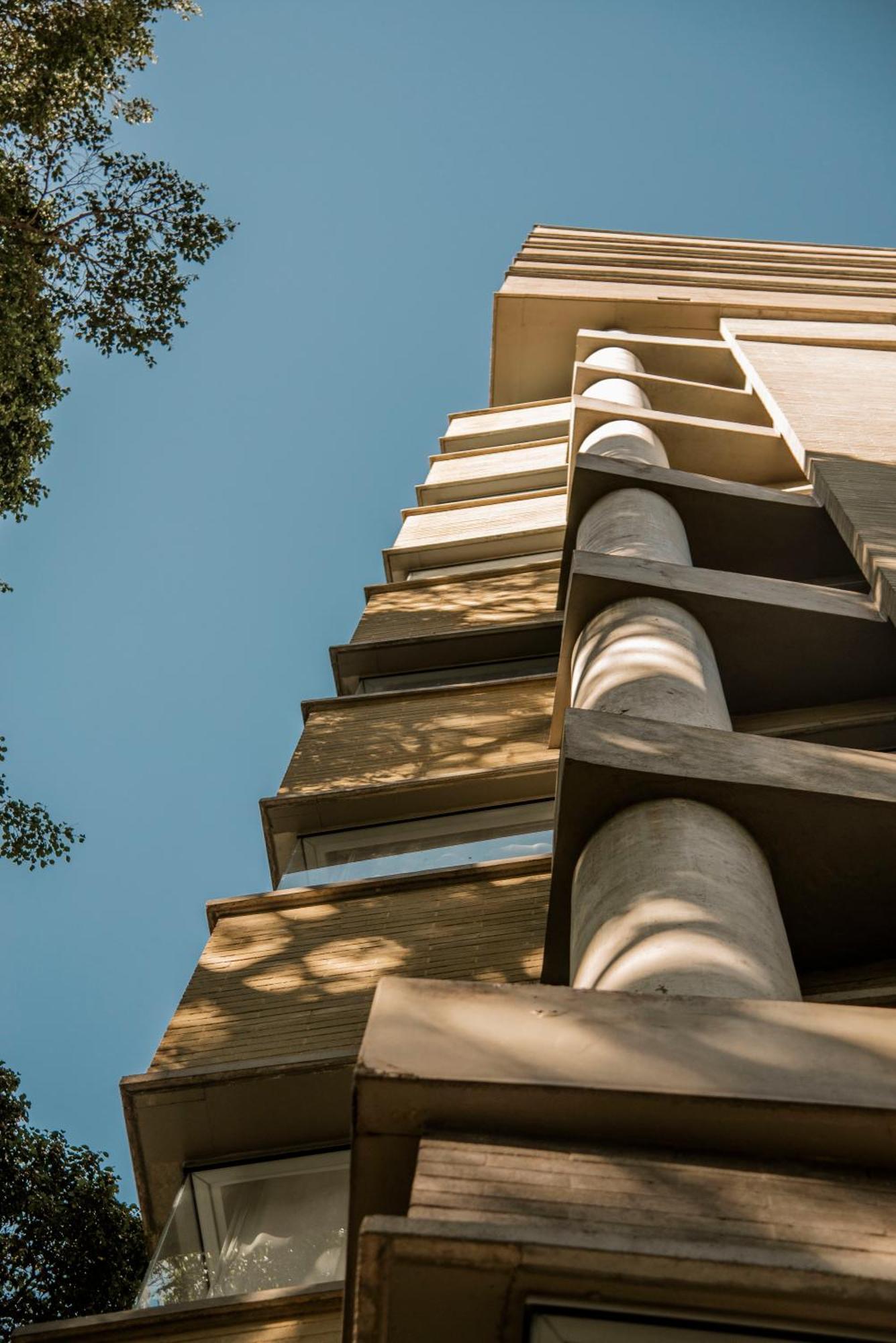 V Grand Hotel, A Member Of Radisson Individuals ميديلين المظهر الخارجي الصورة