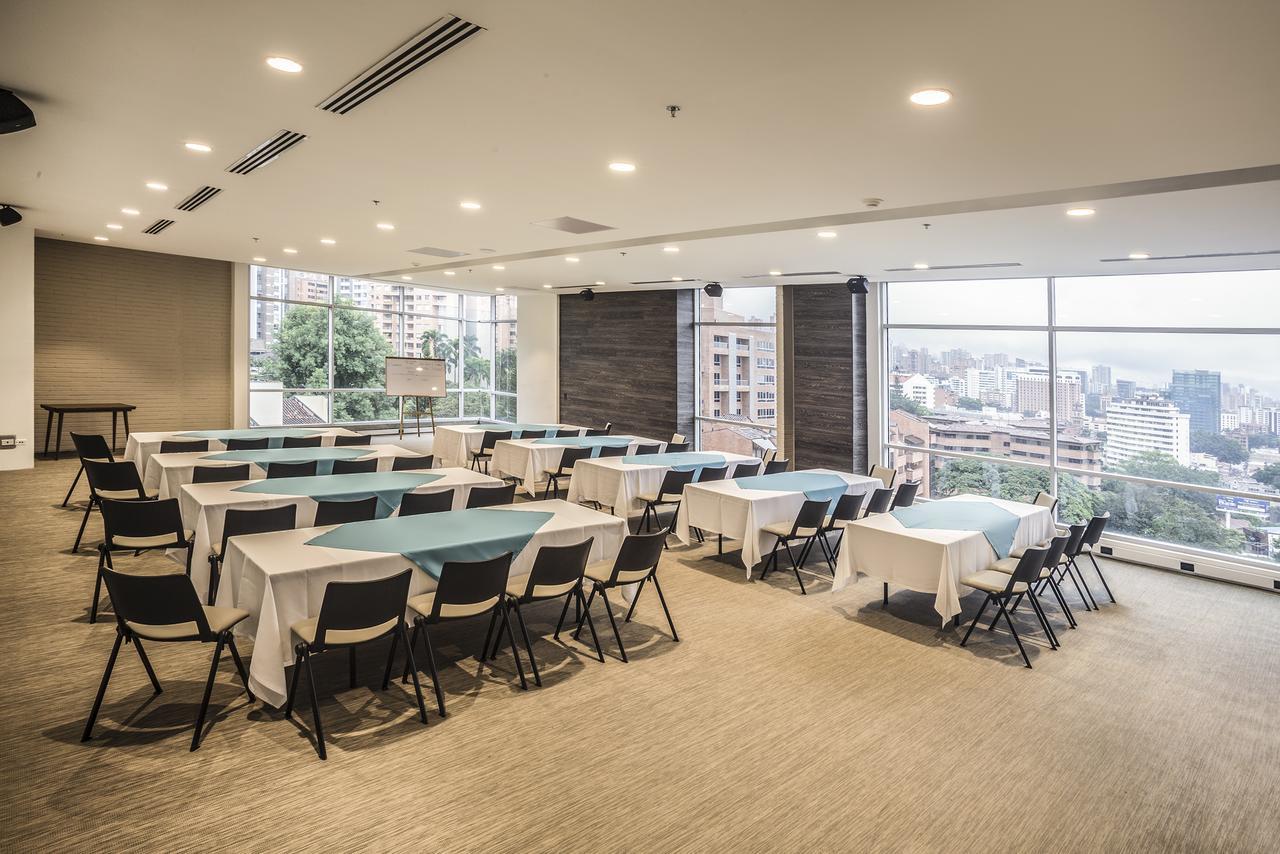 V Grand Hotel, A Member Of Radisson Individuals ميديلين المظهر الخارجي الصورة