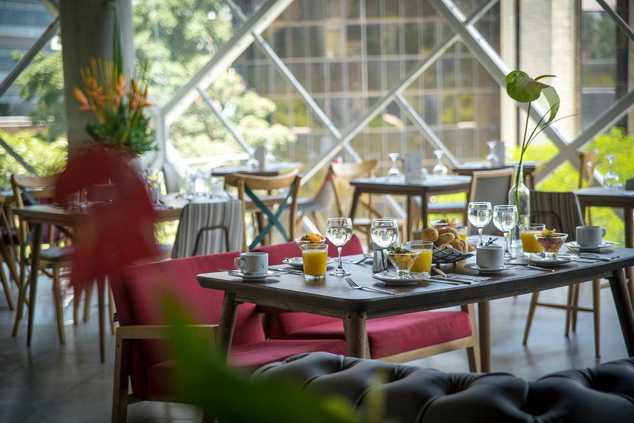 V Grand Hotel, A Member Of Radisson Individuals ميديلين المظهر الخارجي الصورة